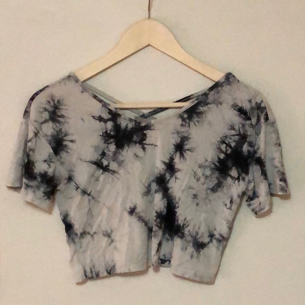Cropped Black and White Marble shirt